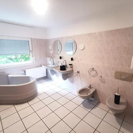 Monteur-haus Prignitz Biesdorf, Marzan, Hellersdorf 아파트